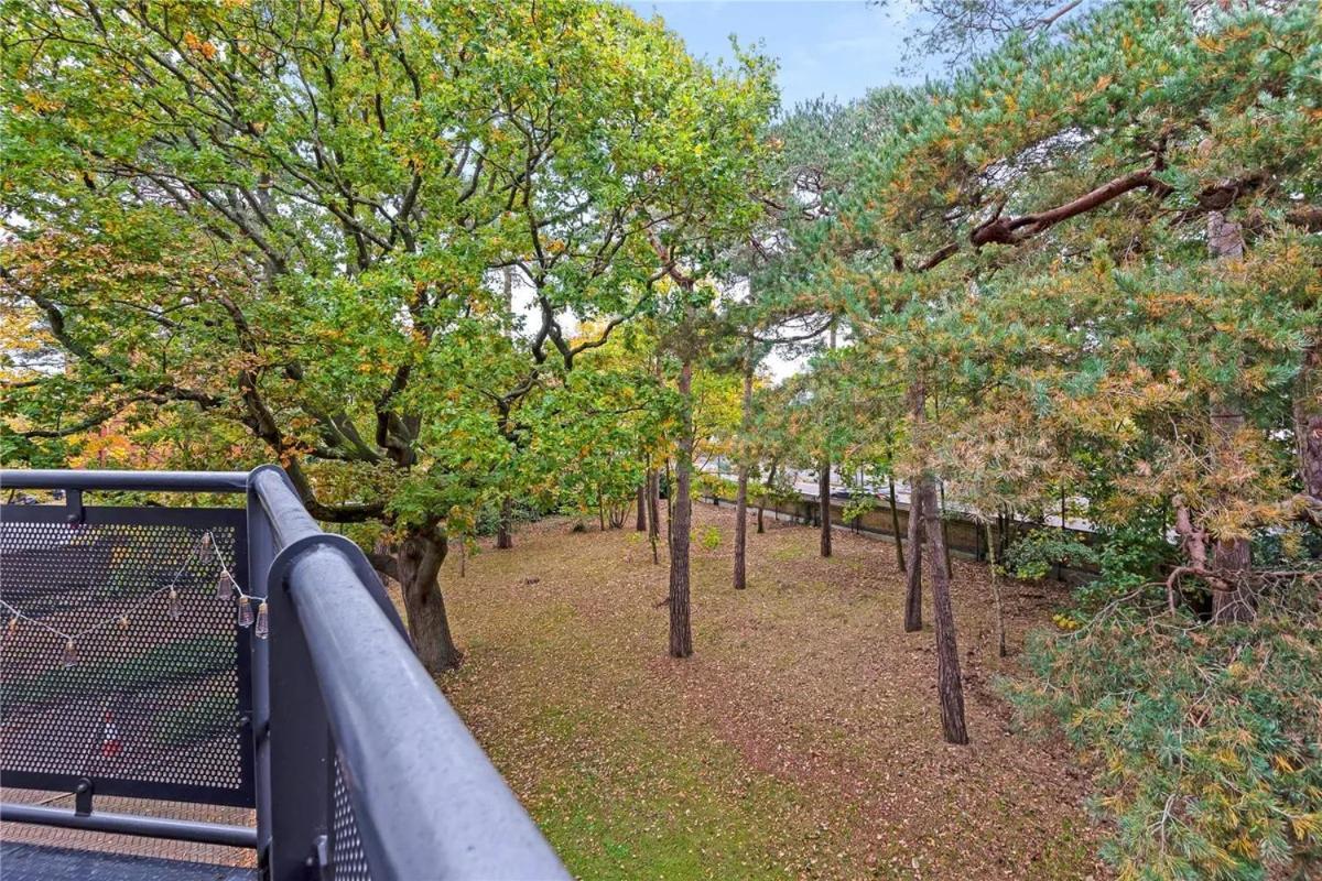 Luxury Apartments - Wallis Square, Farnborough Фарнборо Экстерьер фото