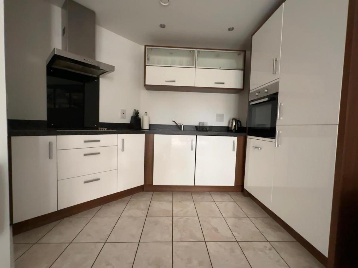Luxury Apartments - Wallis Square, Farnborough Фарнборо Экстерьер фото