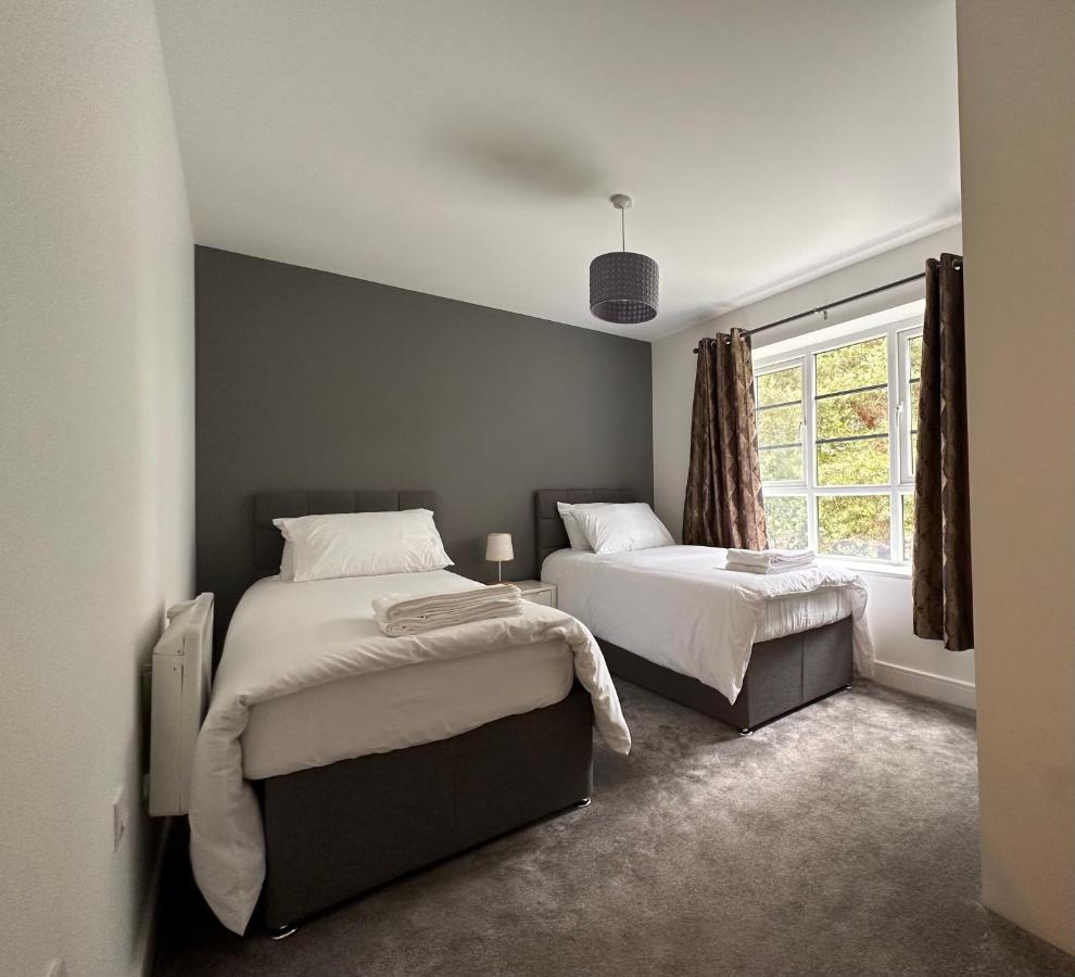 Luxury Apartments - Wallis Square, Farnborough Фарнборо Экстерьер фото