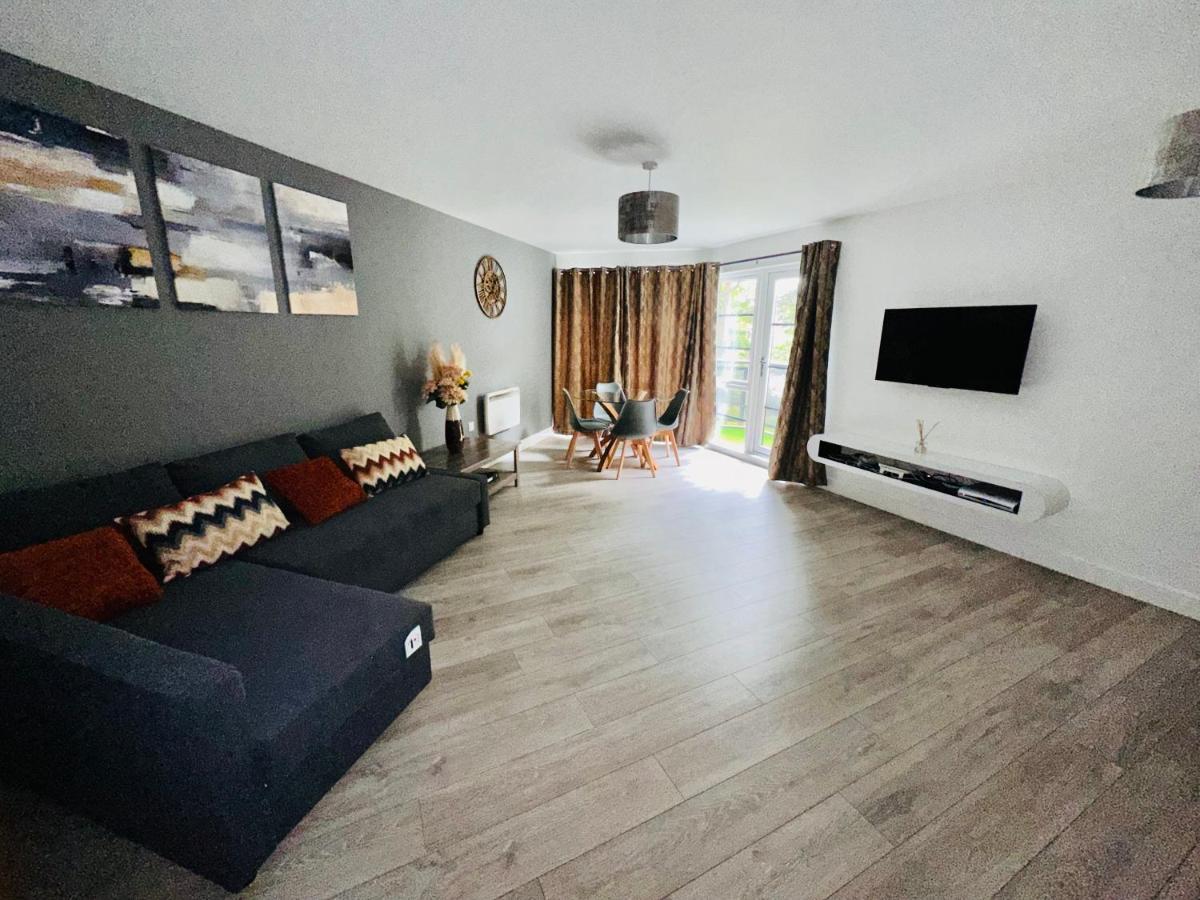 Luxury Apartments - Wallis Square, Farnborough Фарнборо Экстерьер фото